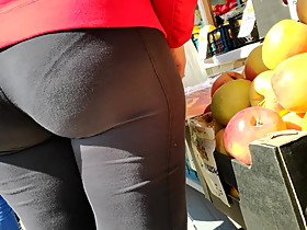Juicy butts milfs shaking in tight leggings